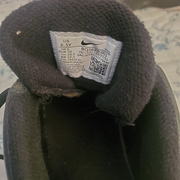 Basketball shoes - Picture 3 of 3